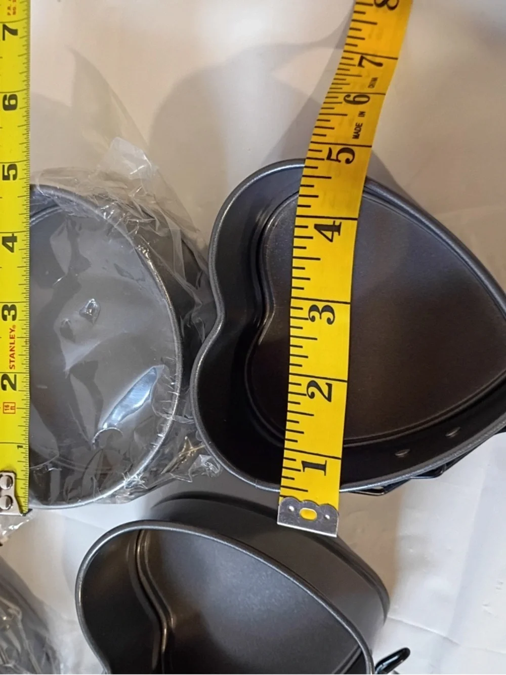 Non-Brand Heart & Round Springform Cake Pans Set in Dark Gray - 2-Pack